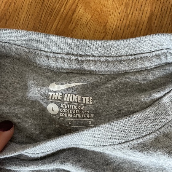 Nike brand graphic tee shirts - Picture 3 of 3
